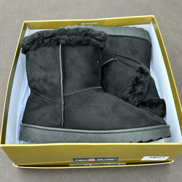new @titude Shoes - Super cozy NIB Womens New @titude® Emmy Ankle Boots size 10 Ugg style boots